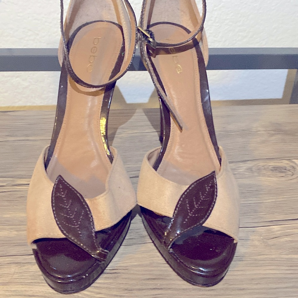 BEBE CREAM SUEDE LEAF DESIGN HEELS